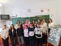 «Бабочки Памяти»: волонтёры Стахановской многопрофильной гимназии № 15 имени В.А.Сухомлинского чтят память жертв Холокоста.